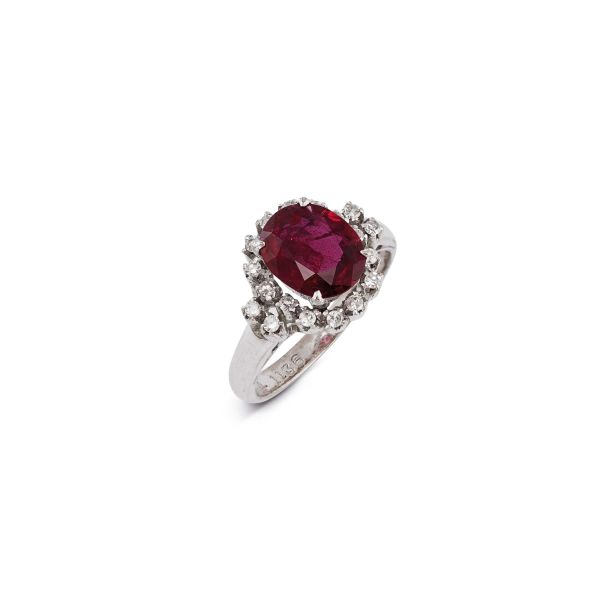 



BURMA RUBY AND DIAMOND RING