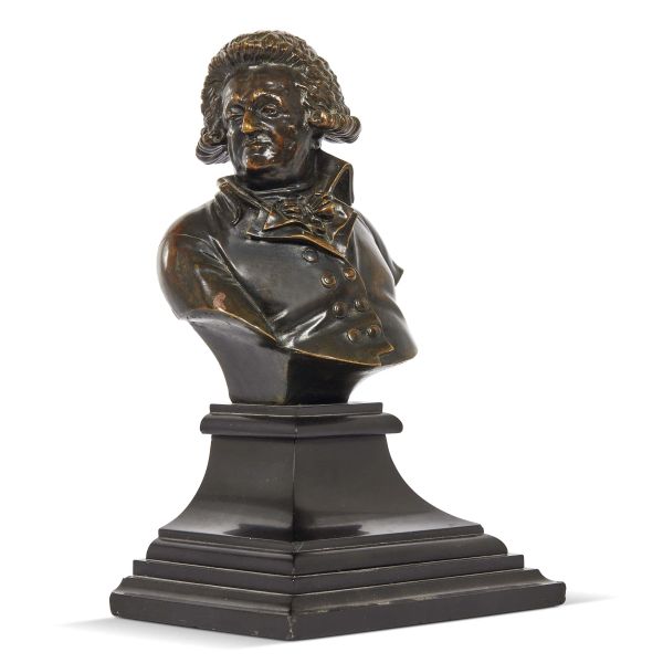 



French School, 18th century, bust of a gentleman, patinated bronze
