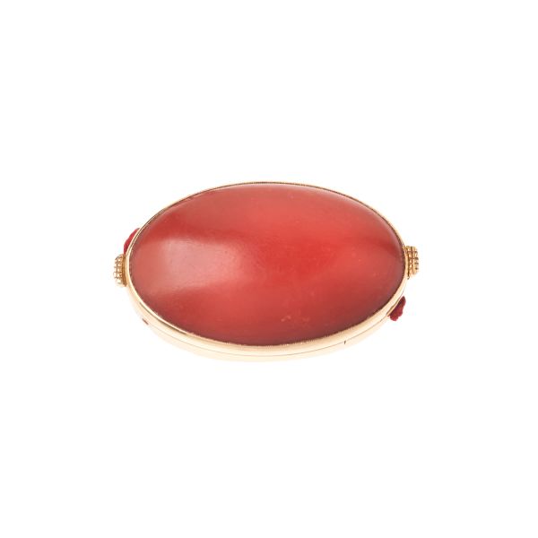 



CORAL CLASP IN 18KT YELLOW GOLD