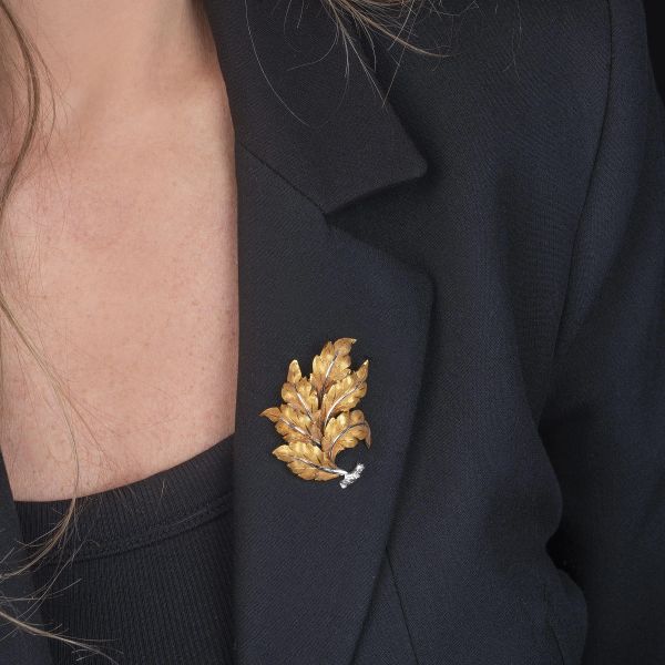 BUCCELLATI SPILLA A FORMA DI RAMO