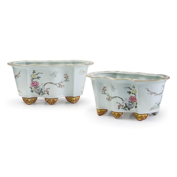 



A PAIR OF FAMILLE ROSE PORCELAIN JARDINI&Egrave;RES, CHINA, LATE 19TH CENTURY