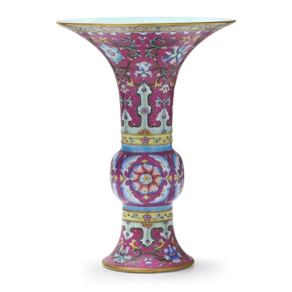 



A VASE, CHINA, REPUBLIC PERIOD (1912&ndash;1949)