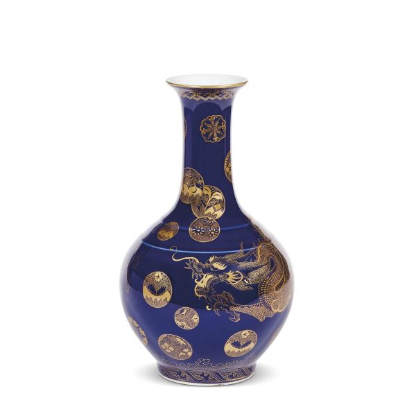 A VASE, CHINA, REPUBLIC PERIOD (1912-1949)