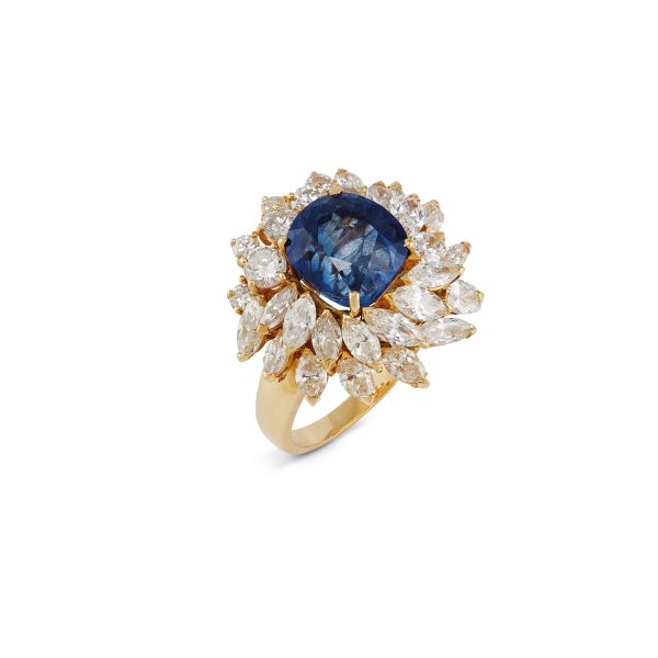 



FLOWER RING WITH SAPPHIRE AND DIAMONDS
