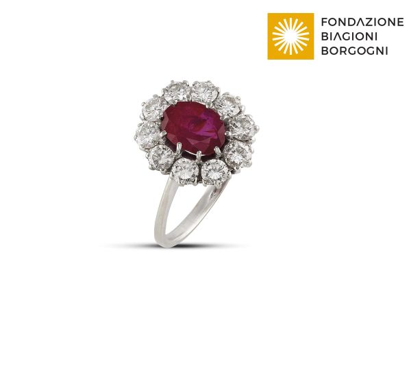 BURMESE RUBY AND DIAMOND RING IN 18KT WHITE GOLD