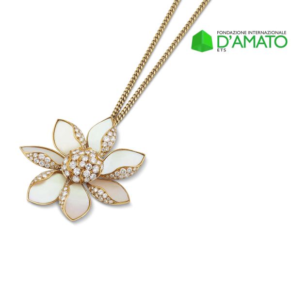 BULGARI NECKLACE WITH A FLOWER-SHAPED PENDANT/BROOCH