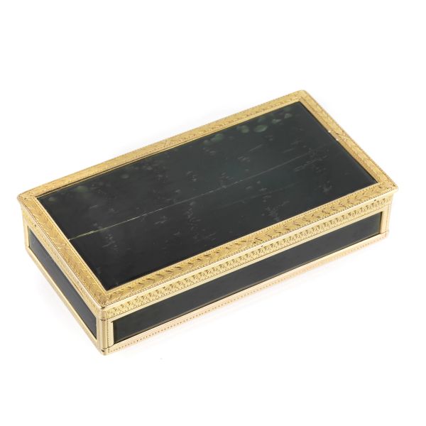 SMALL BOX IN GOLD AND HARD STONE INLAYS