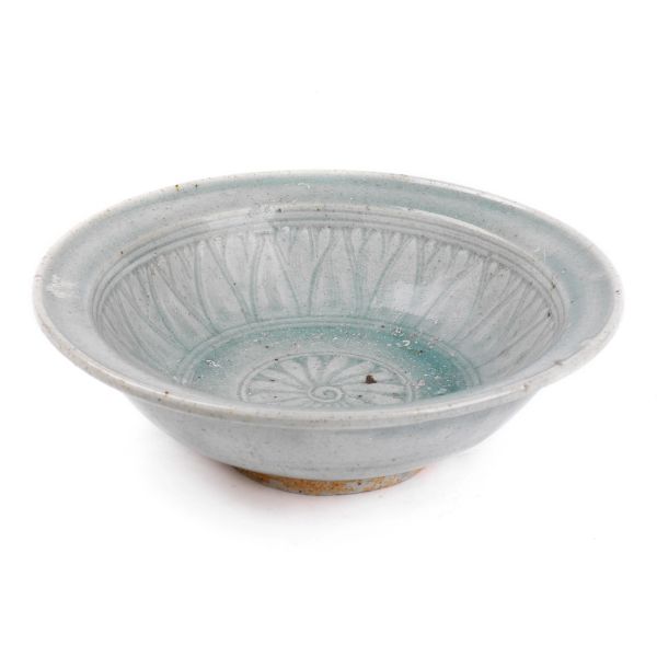A BOWL, INDONESIA, 16-17TH CENTURIES