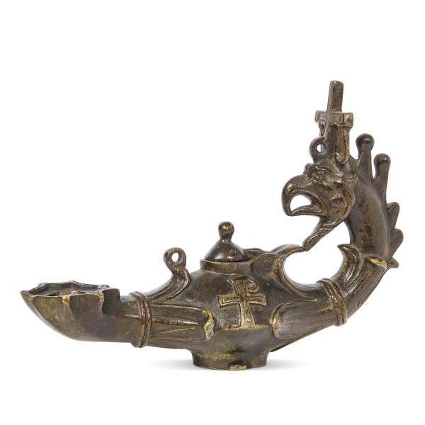 19th century, Oil lamp, bronze, handle in the shape of a raptor's head crowned with a cross, body with cross and P in the centre and star-shaped nozzle, 19,5x14x6,5 cm