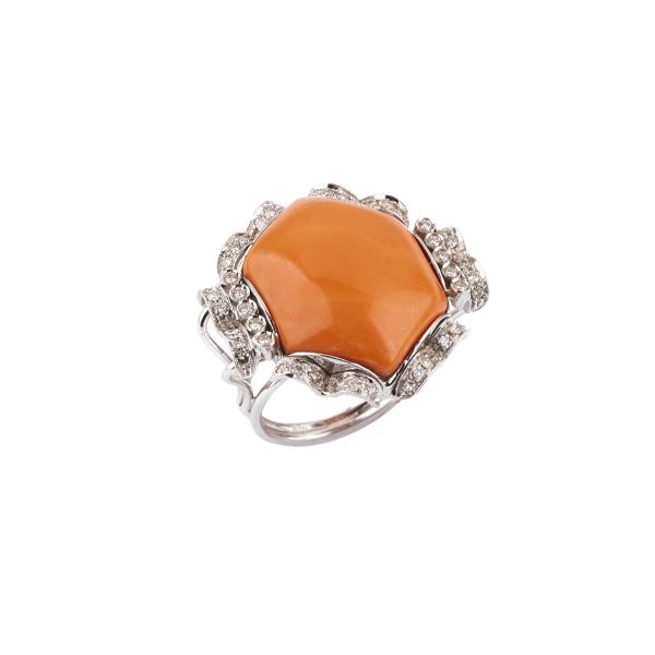 



BIG CORAL AND DIAMOND RING IN 18KT WHITE GOLD