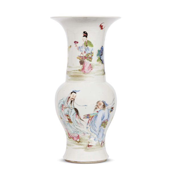 A VASE, CHINA, QING DYNASTY, 18TH CENTURY