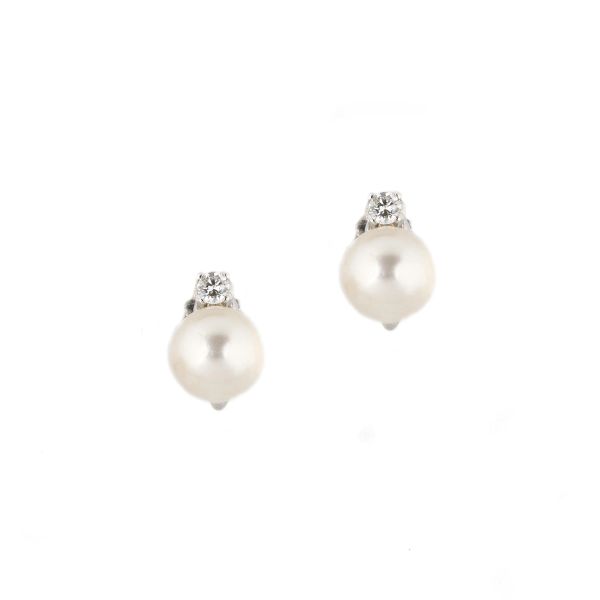 PEARL AND DIAMOND SCREW BACK EARRINGS IN 18KT WHITE GOLD