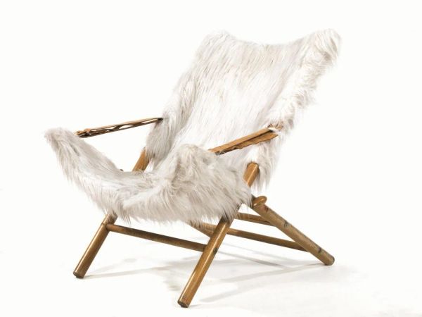  Poltrona,  struttura in legno e seduta in pelliccia ecologica, produzione Emu 1970-80, cm 75x84x90,  danni ad un bracciolo, e seduta non pertinente 