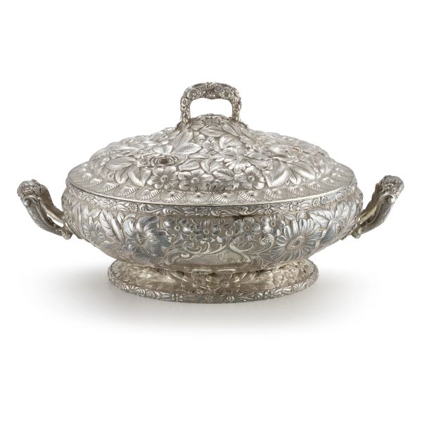 A STERLING SILVER TUREEN, BIRMINGHAM, 20TH CENTURY