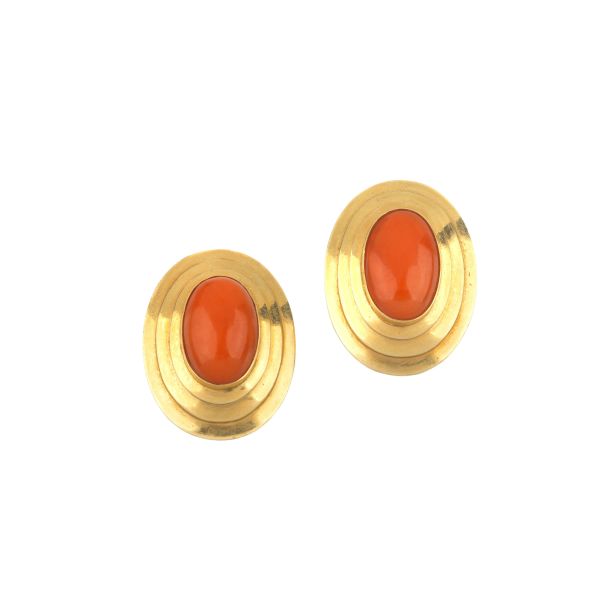



CORAL EARRINGS IN 18KT YELLOW GOLD