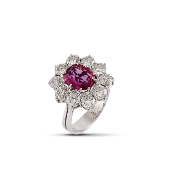 



RUBY AND DIAMOND RING IN 18KT WHITE GOLD