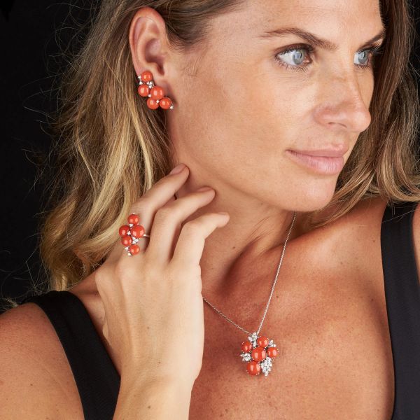 PARURE CON CORALLO E DIAMANTI