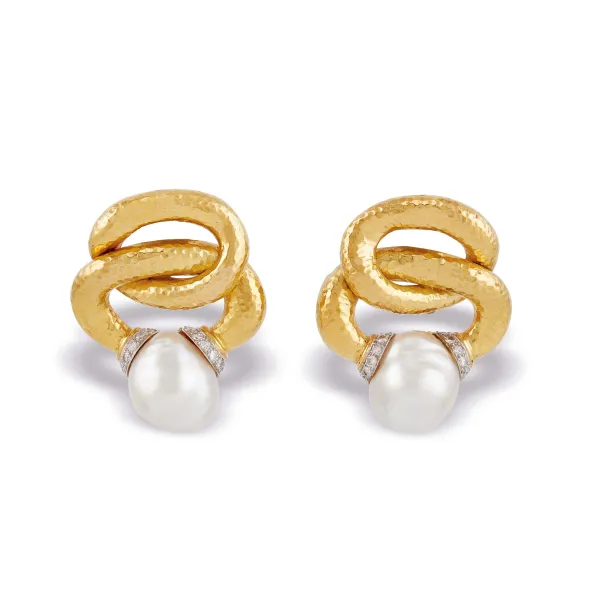 David Webb - 



DAVID WEBB PEARL KNOT EARRINGS IN 18KT YELLOW GOLD AND PLATINUM
