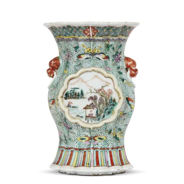 A VASE, CHINA, QING DYNASTY, 20TH CENTURY