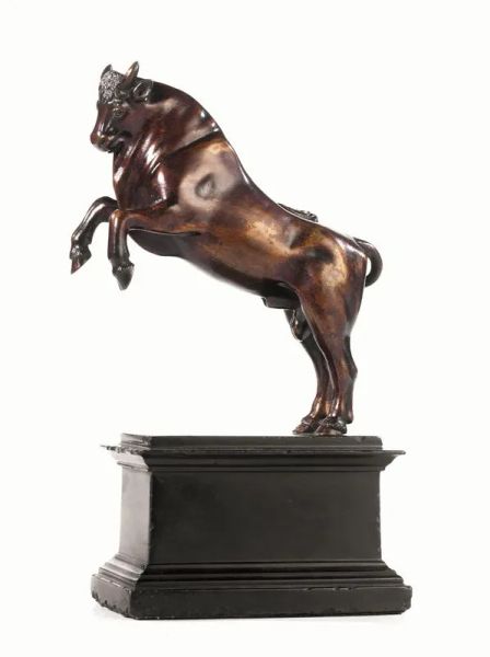  Scultura, Scuola fiamminga, sec. XIX,  in bronzo, modellata come u n toro, cm 15x17                                              