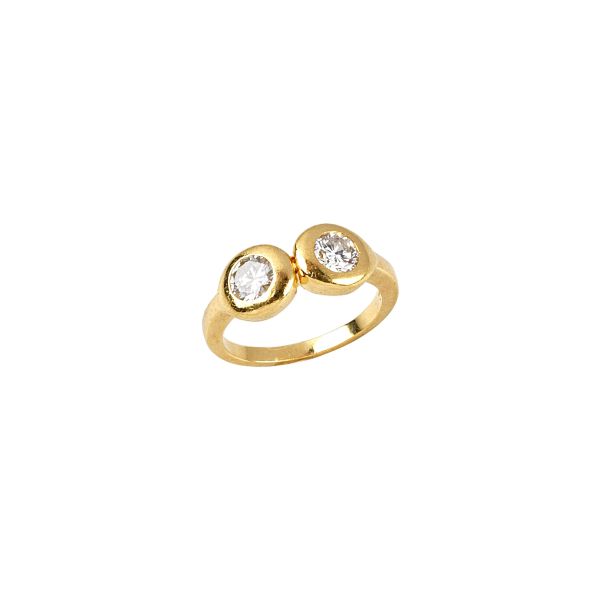 



DIAMOND RING IN 18KT YELLOW GOLD