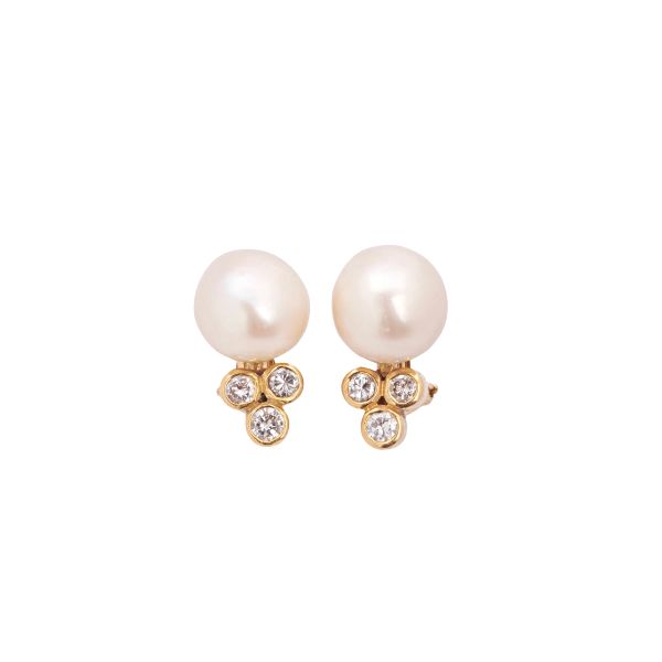 PEARL AND DIAMOND EARRINGS IN 18KT YELLOW GOLD