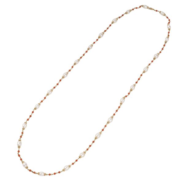 



COLLANA CON PERLE E CORALLO