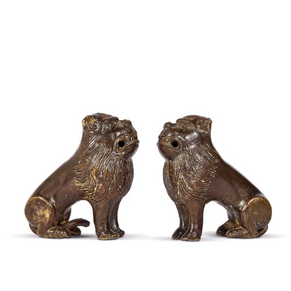 A PAIR OF SMALL NORTHERN EUROPE LIONS, 15TH CENTURY