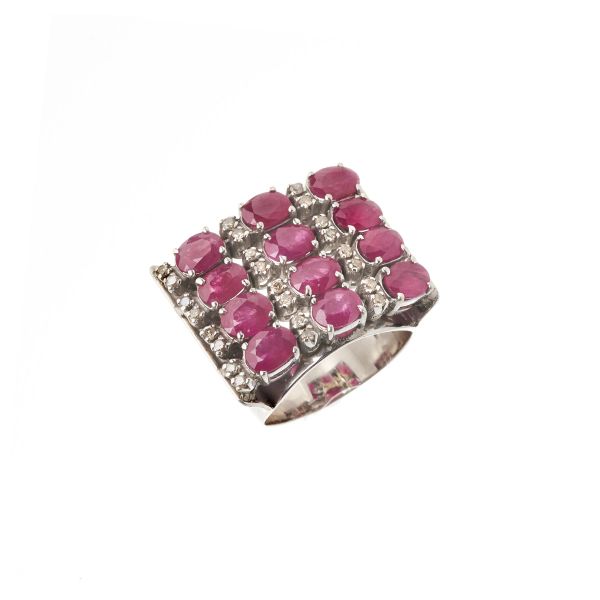 



ANELLO A FASCIA CON RUBINI E DIAMANTI 