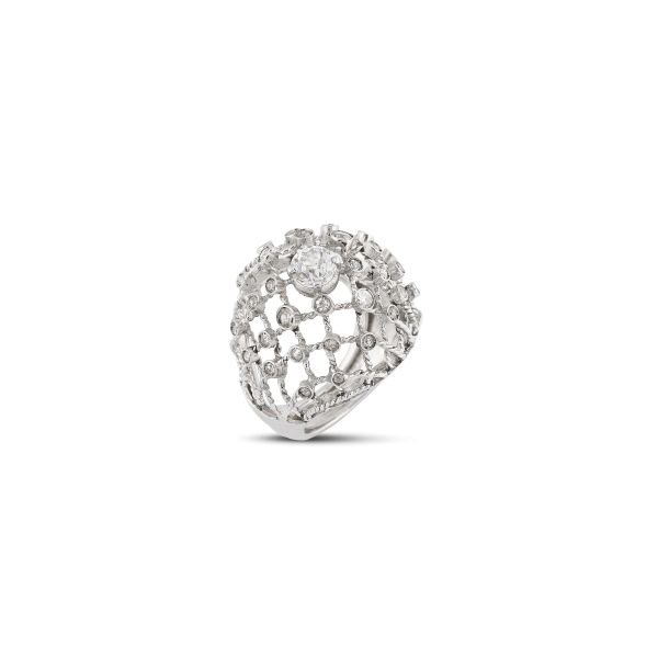 DOME DIAMOND RING IN 18KT WHITE GOLD