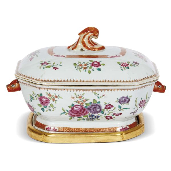 A SOUP TUREEN, CHINA, QING DYNASTY, 18TH CENTURY