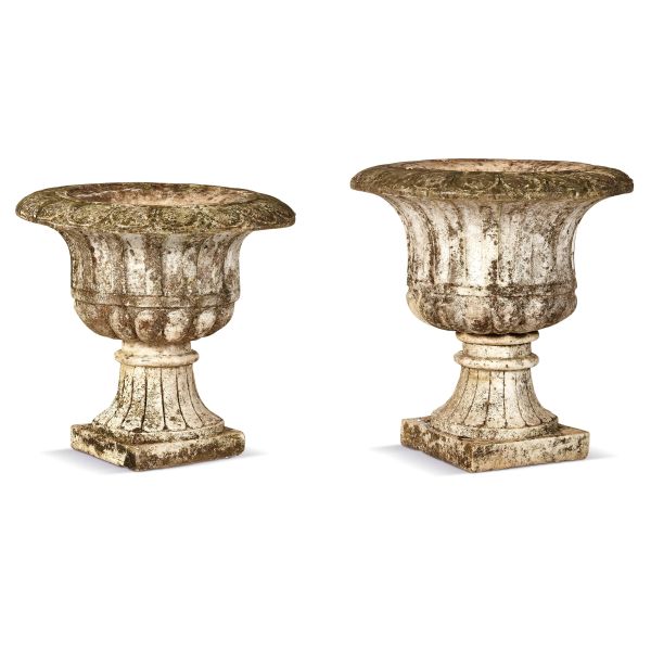 



A PAIR OF TUSCAN GARDEN POTS, 18TH CENTURY