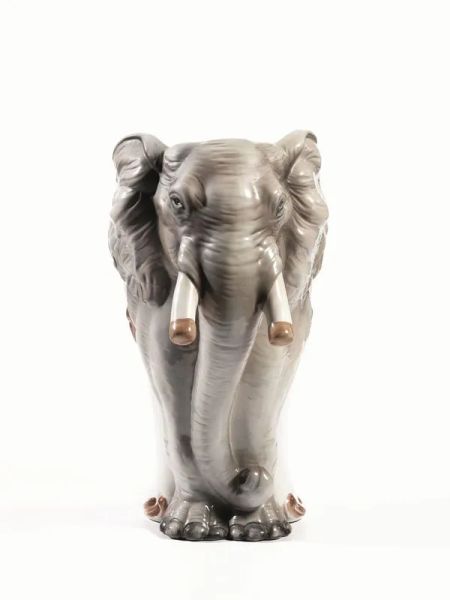  Vaso portafiori, 1950 circa,  firmato Ronzan,   in ceramica policroma modellata come un elefante, alt. cm 48                                  