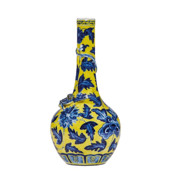 



VASO IN PORCELLANA CON DRAGO, DINASTIA QING, SEC. XX 