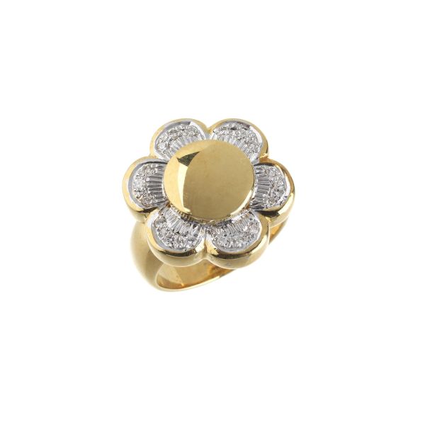 FLOWER-SHAPED DIAMOND RING IN 18KT TWO TONE GOLD