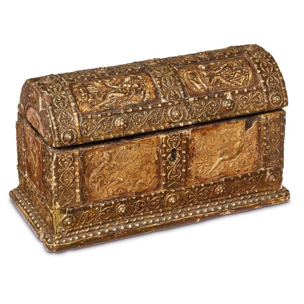 



A NORTHERN ITALY COAT OF ARMS CASKET, 16TH CENTURY