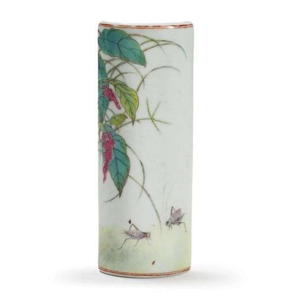 



A FAMILLE ROSE PORCELAIN PAPERWEIGHT, CHINA, 20TH CENTURY