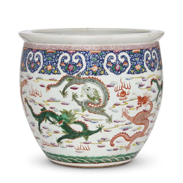 A LARGE BASIN, CHINA, QING DYNASTY, 19TH CENTURY
