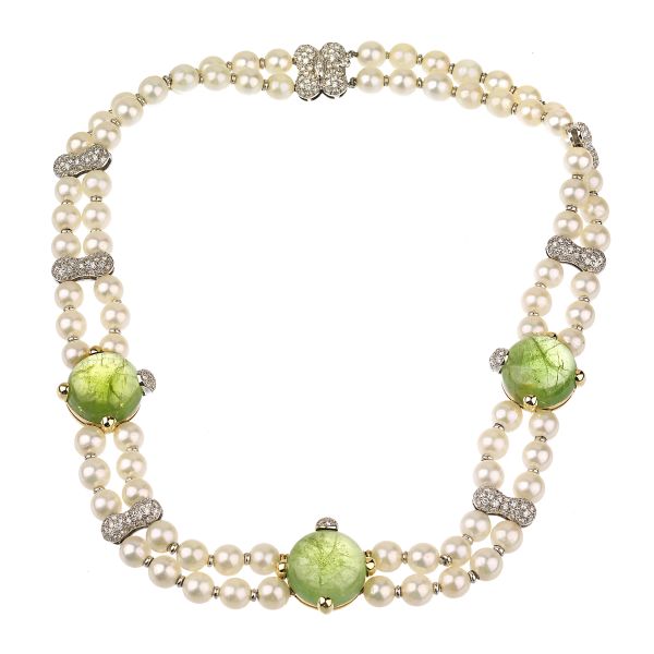 



PEARL NECKLACE WITH PERIDOT AND DIAMONDS IN 18KT TWO TONE GOLD