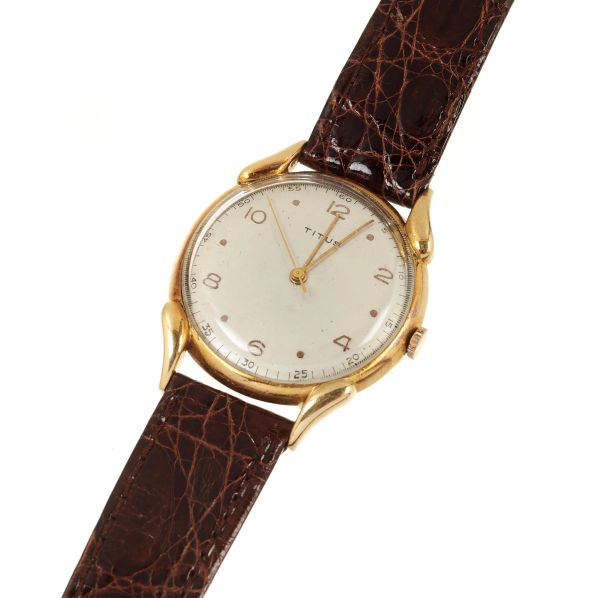 



TITUS YELLOW GOLD WRISTWATCH