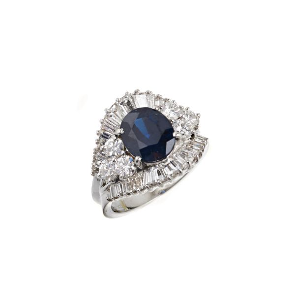 SAPPHIRE AND DIAMOND RING IN 18KT WHITE GOLD