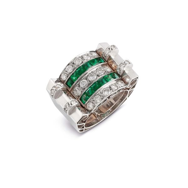 



EMERALD AND DIAMOND BAND RING IN 18KT WHITE GOLD