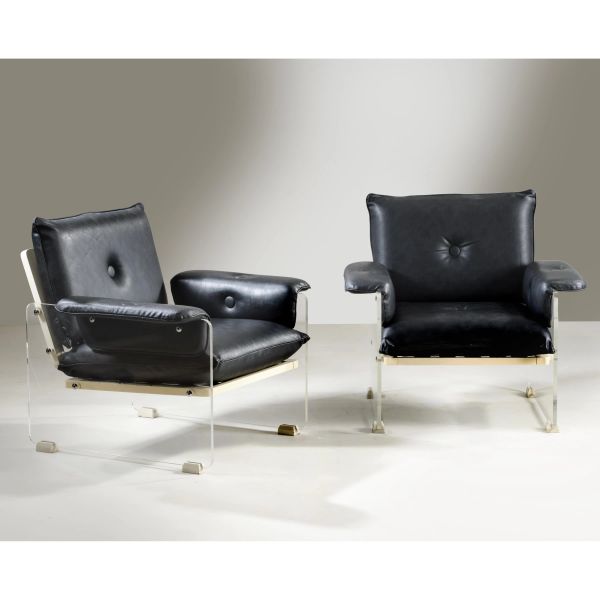 



A COUPLE OF ARMCHAIRS, PLEXIGLASS STRUCTURE, BLACK LEATHER UPHOLSTERY 