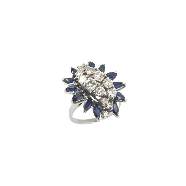 



DIAMOND AND SAPPHIRE RING IN 18KT WHITE GOLD