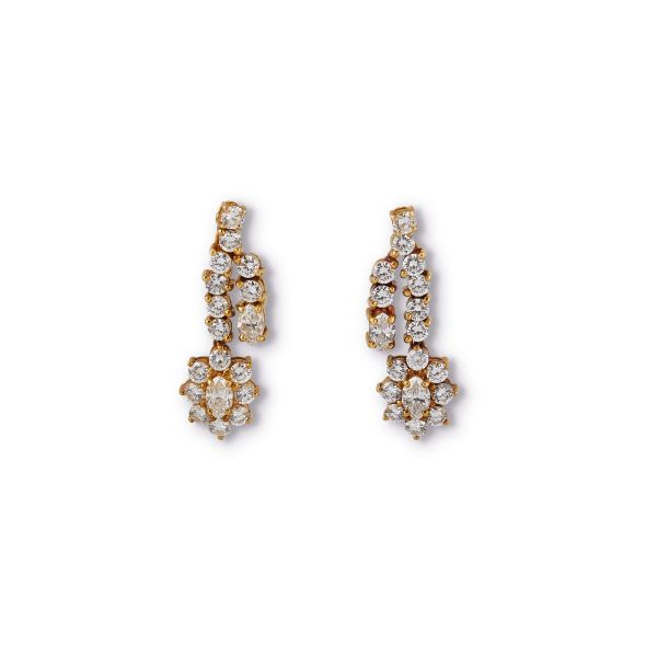 



PAIR OF DIAMOND YELLOW GOLD EARRINGS