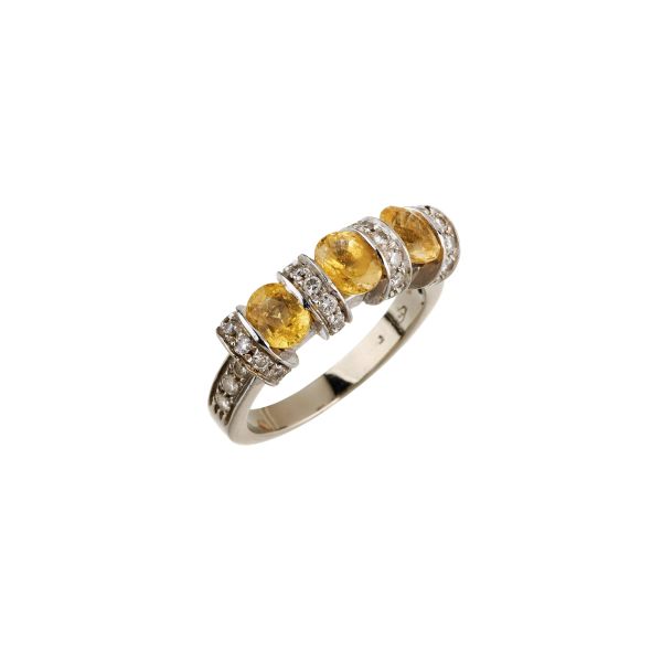 



YELLOW SAPPHIRE AND DIAMOND RING IN 18KT WHITE GOLD