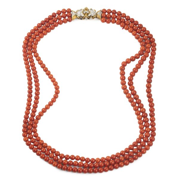 



COLLANA CON SFERE DI CORALLO ROSSO