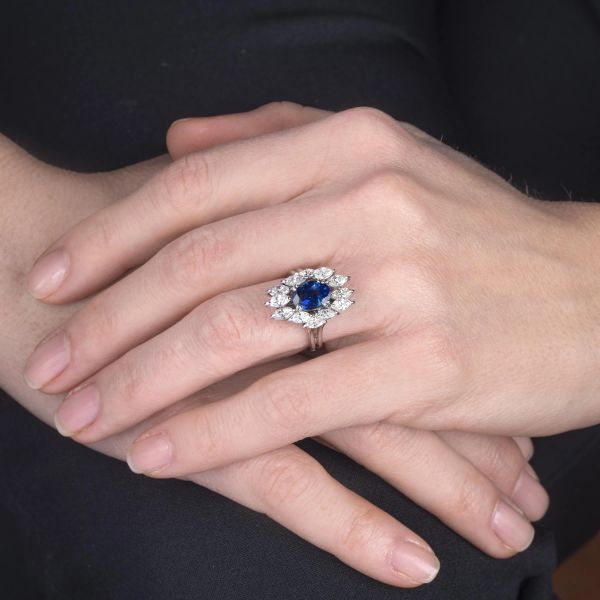 ANELLO CON ZAFFIRO E DIAMANTI