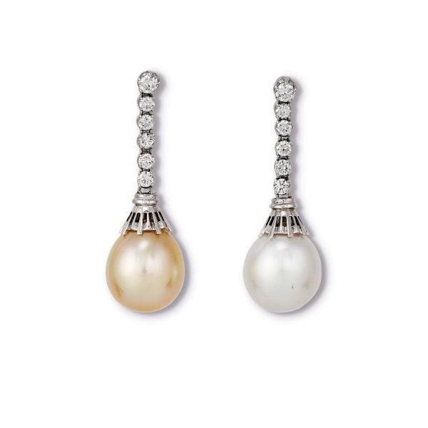 



SOUTH SEA PEARL AND DIAMOND DROP EARRINGS IN 18KT WHITE GOLD