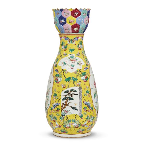 A VASE, CHINA, QING DYNASTY, 19TH CENTURY